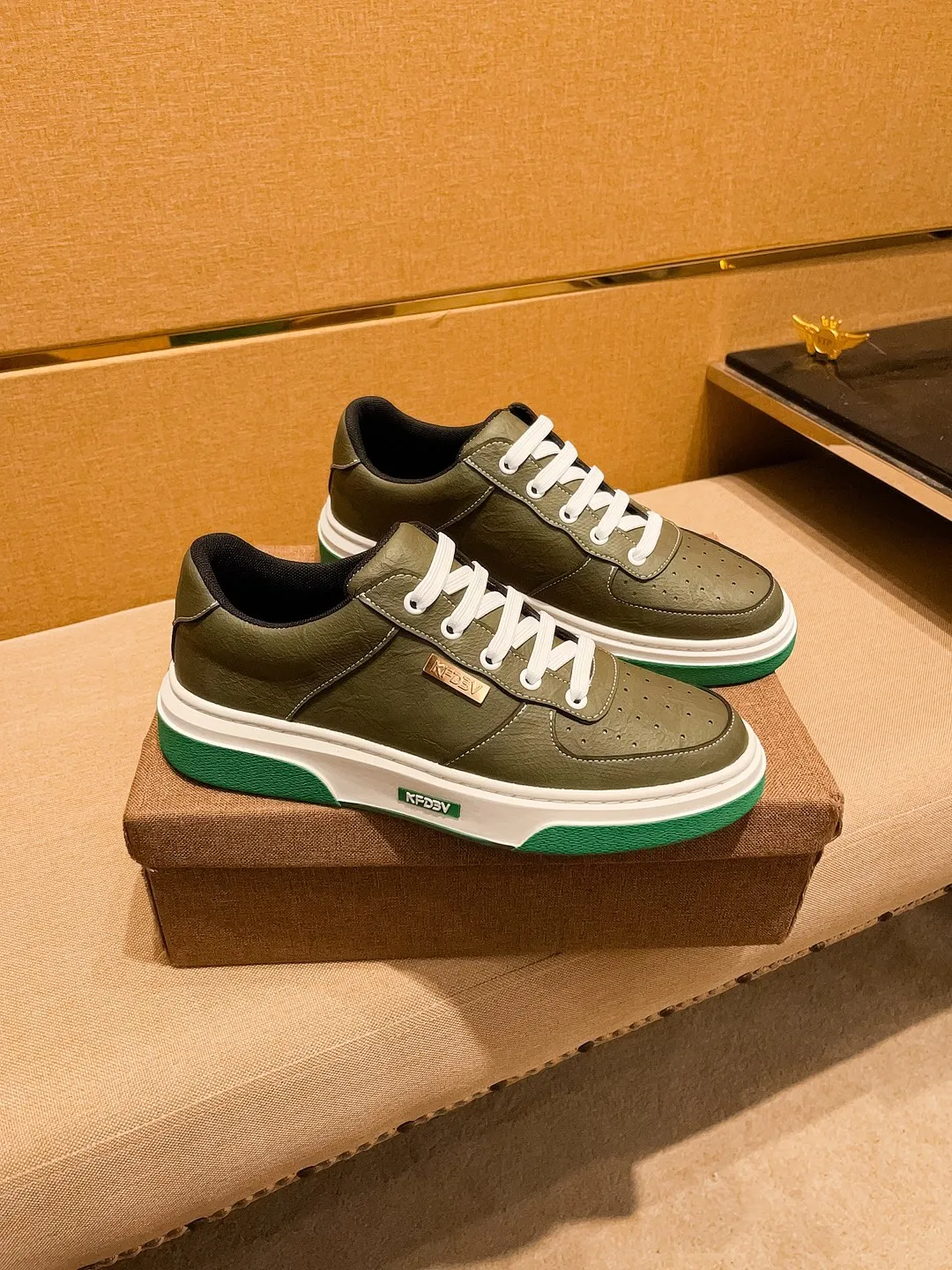 Men's shoes💰 420💰[BV]🔥 High-end men's shoes brand official website 1:1 latest masterpiece: the upper is made of Italian imported first-layer cowhide with a comfortable and breathable lining➕original non-slip and wear-resistant outsole🔥, making walking more convenient and comfortable! An exclusive new model, a stunning work, a beautiful 1:1 replica [color] compared to the official quality! Create a fashionable personality to set off your uniqueness! A must-have for trendy men! Classic 🔥Size: 38-44 Color: 🔥 Colors available🔥.